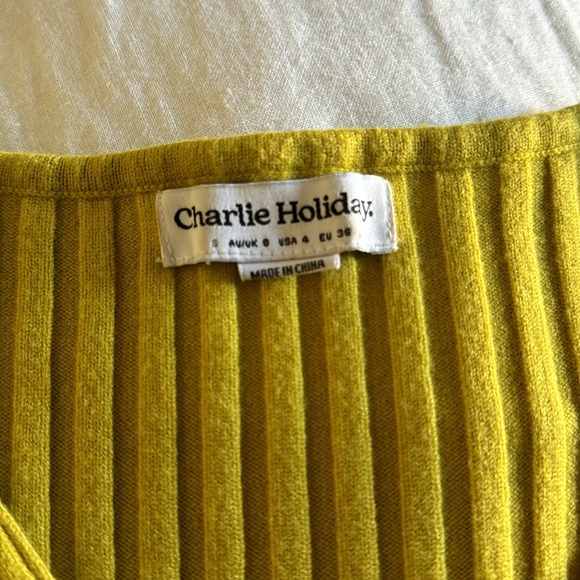 Charlie Holiday chartreuse knit top with pearl buttons - Picture 2 of 3